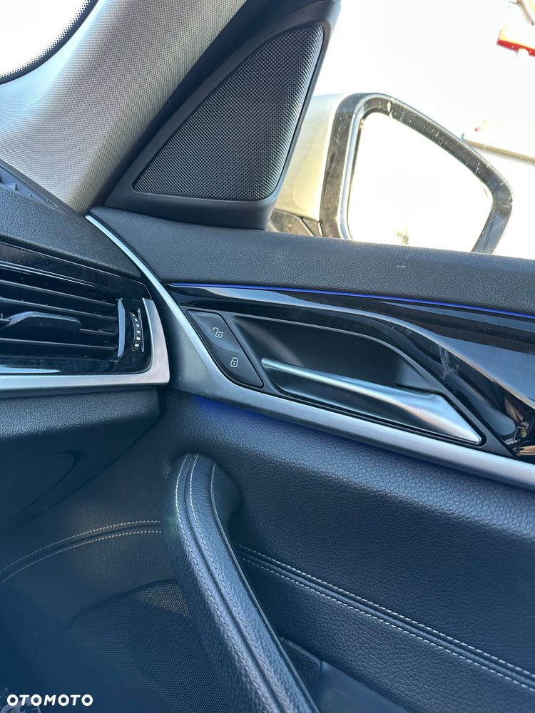 BMW Seria 5 520d Sport Line - 12
