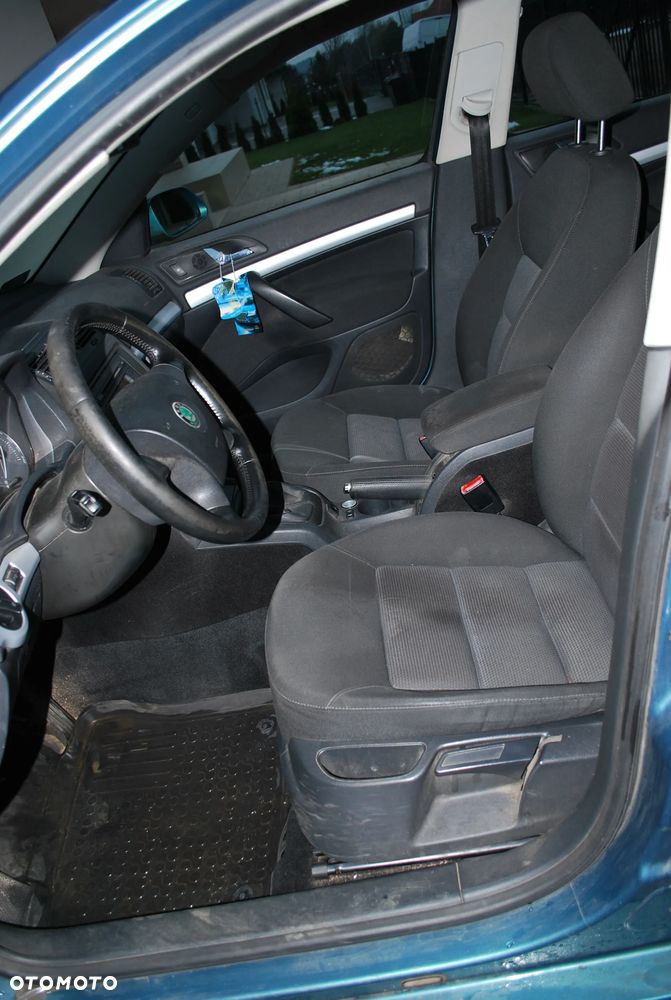 Skoda Octavia 1.6 Combi - 5