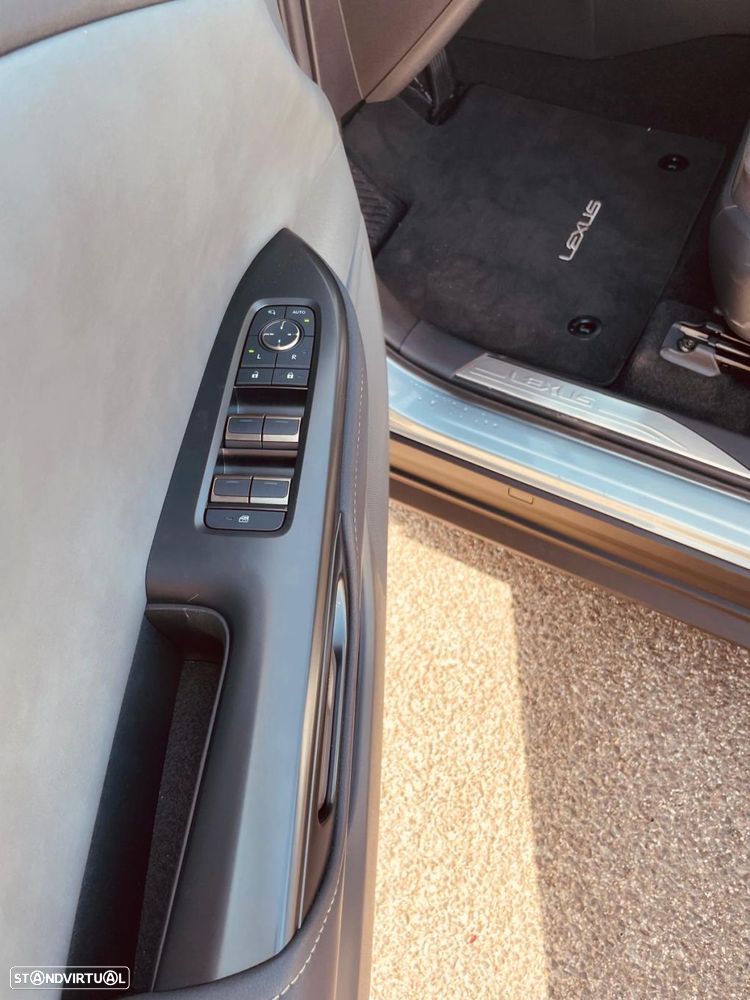 Lexus RZ 300e Premium - 25