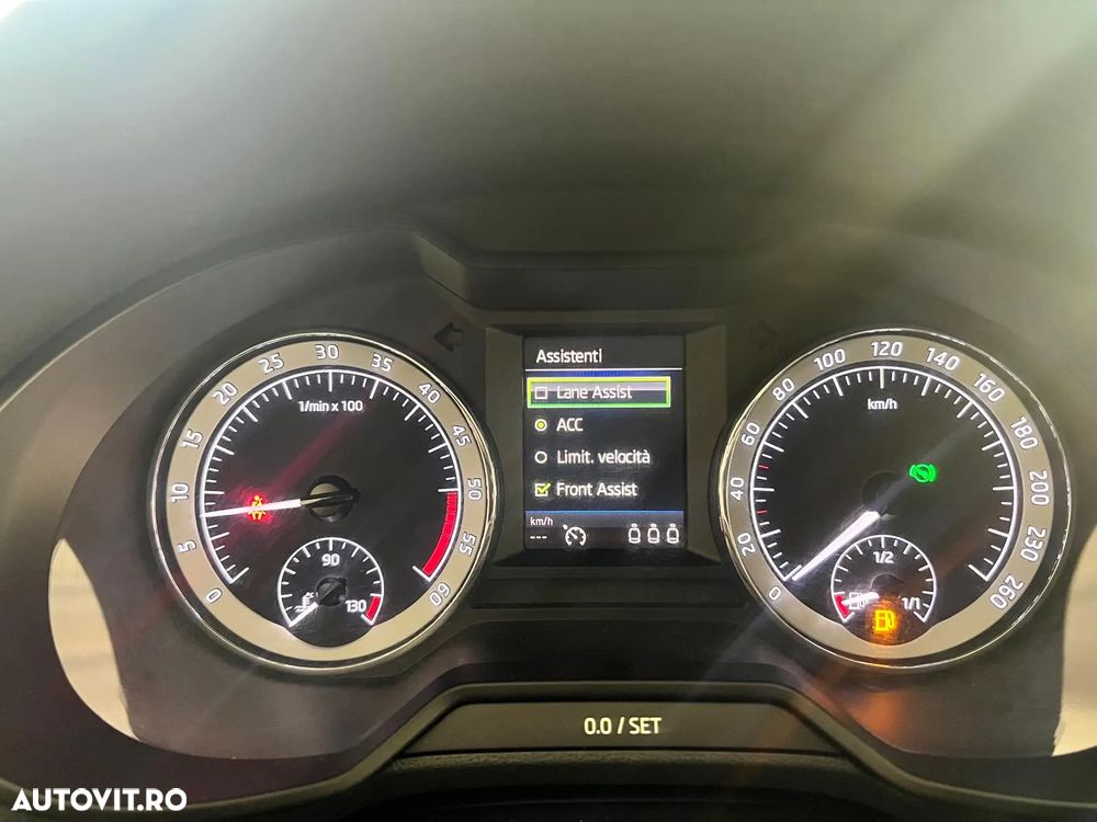 Skoda Octavia Combi Diesel 2.0 TDI 4X4 DSG Scout - 11