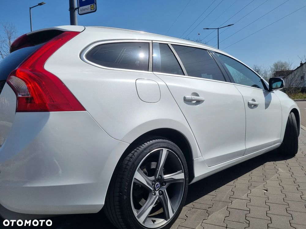Volvo V60 D6 AWD Plug-in Hybrid R-Design Summum - 13