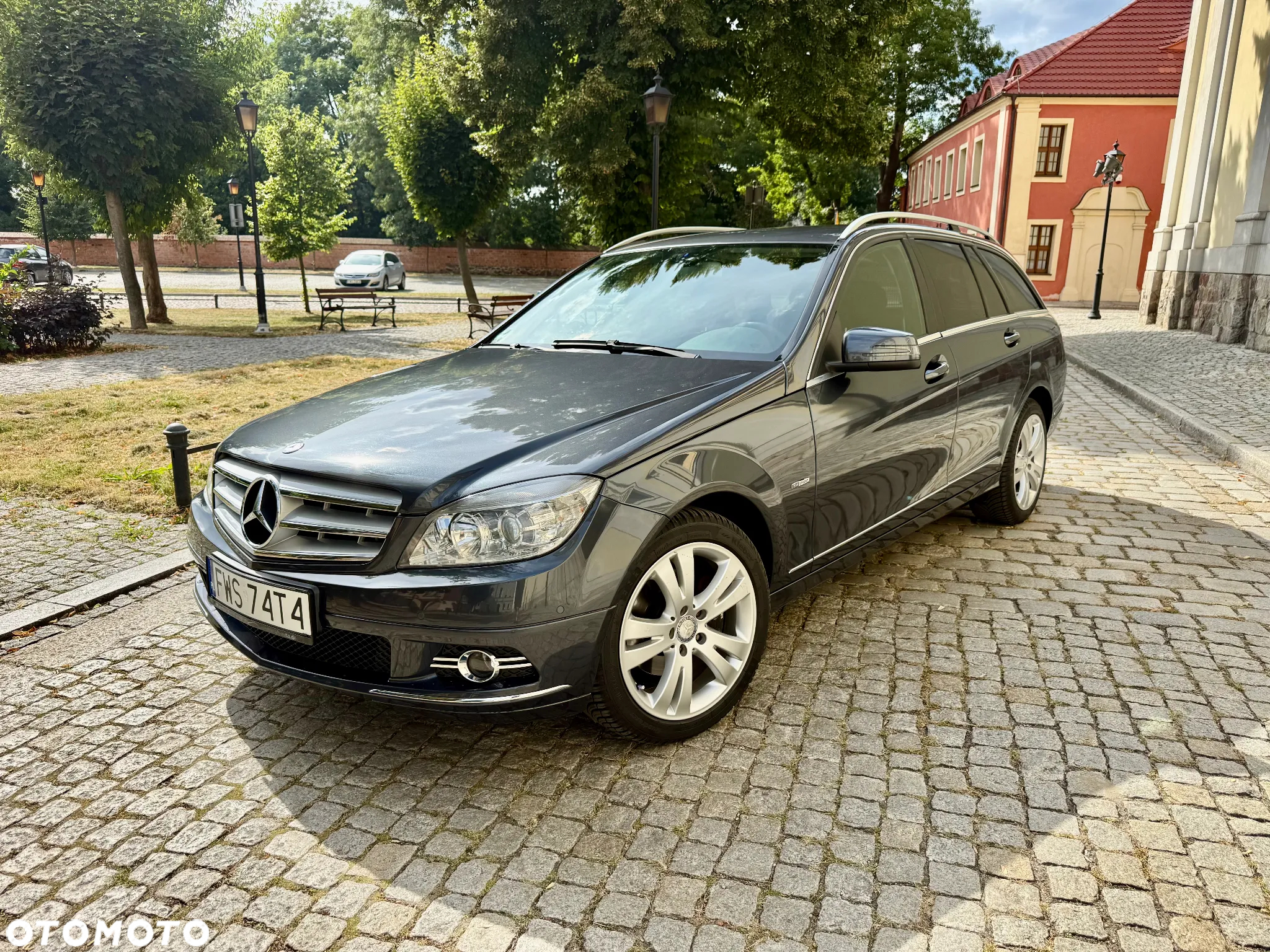 Mercedes-Benz Klasa C 250 CGI T Automatik BlueEFFICIENCY Avantgarde - 9