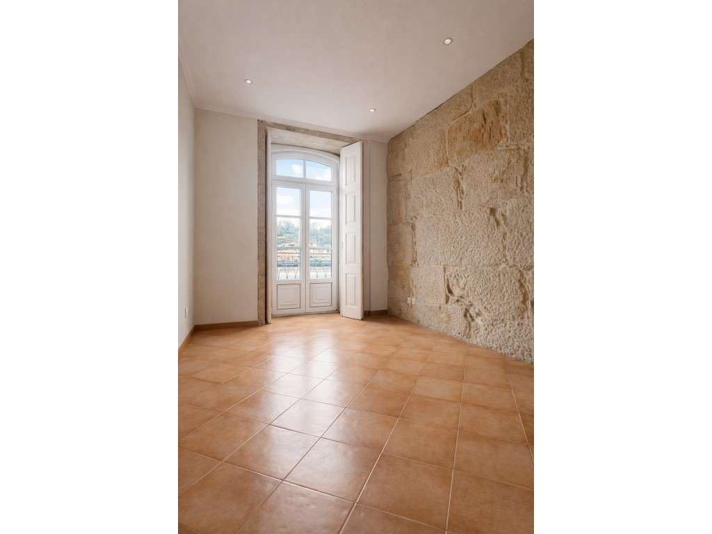 Apartamento T0 com Licença AL e Vista Incrível para o Douro - Grande imagem: 2/10
