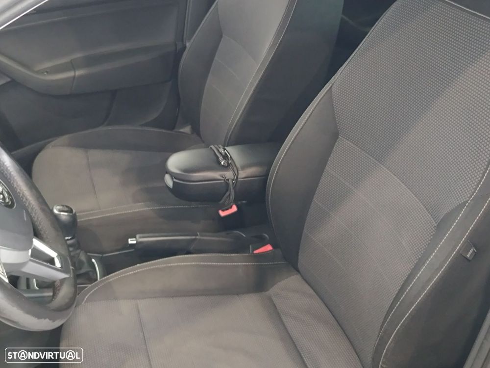 Skoda Rapid Spaceback 1.6 TDi Active - 17