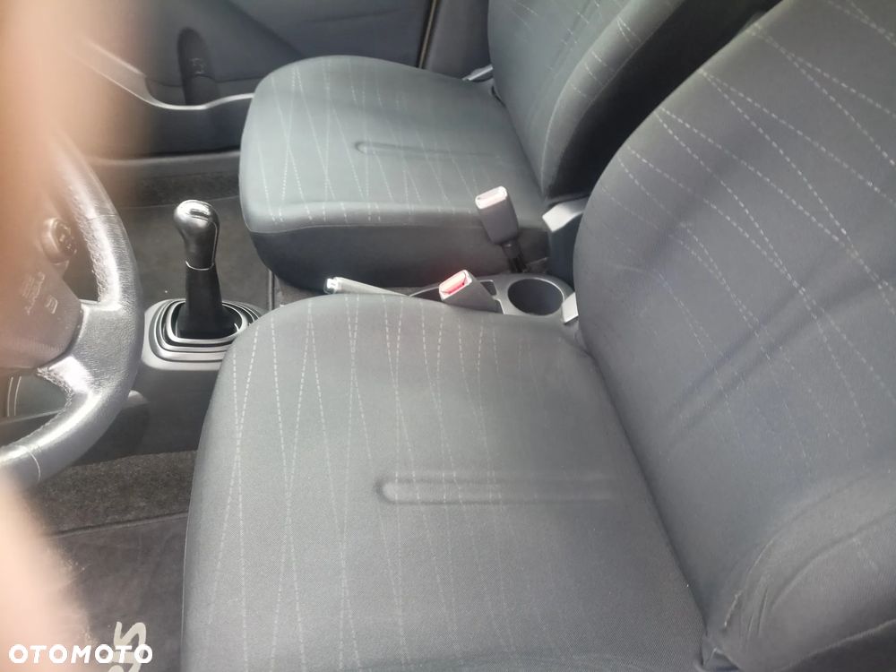 Toyota Yaris 1.3 - 14