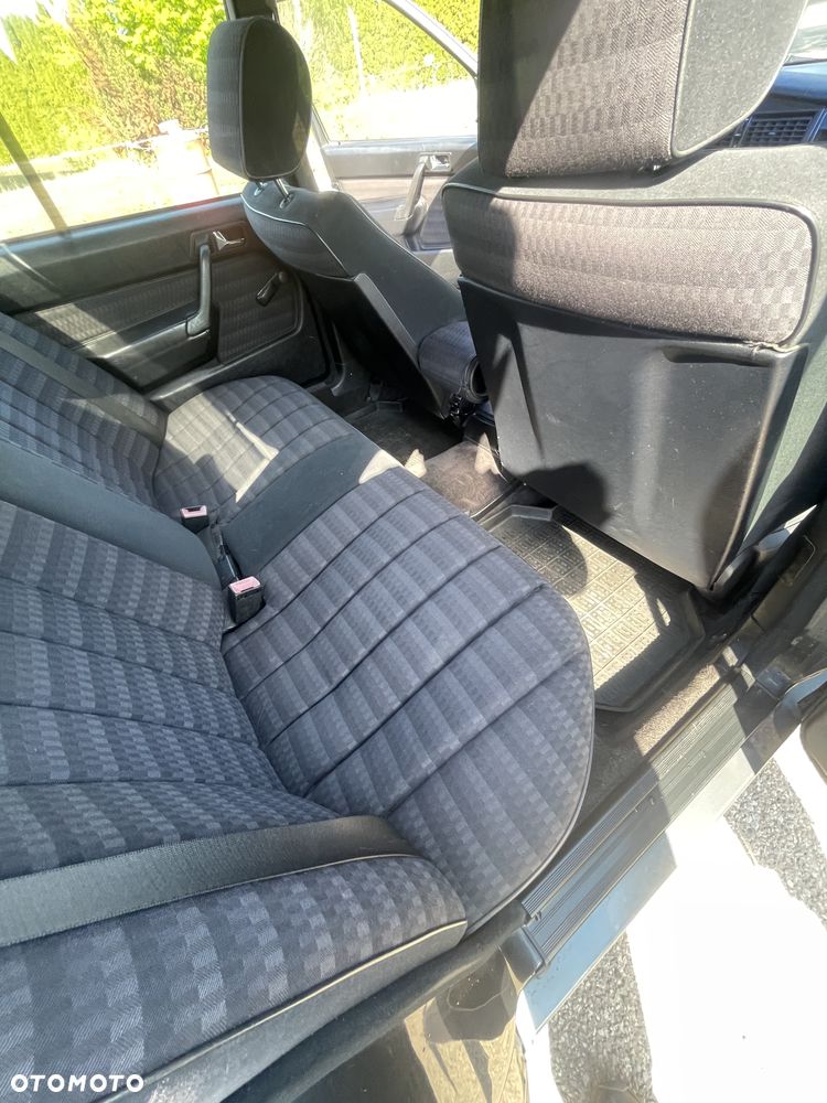 Mercedes-Benz W201 (190) - 16
