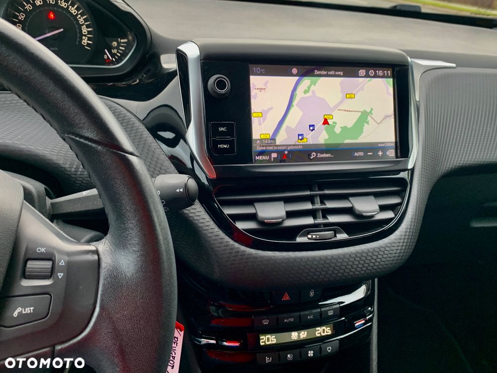 Peugeot 2008 1.2 Pure Tech Style EU6 - 23