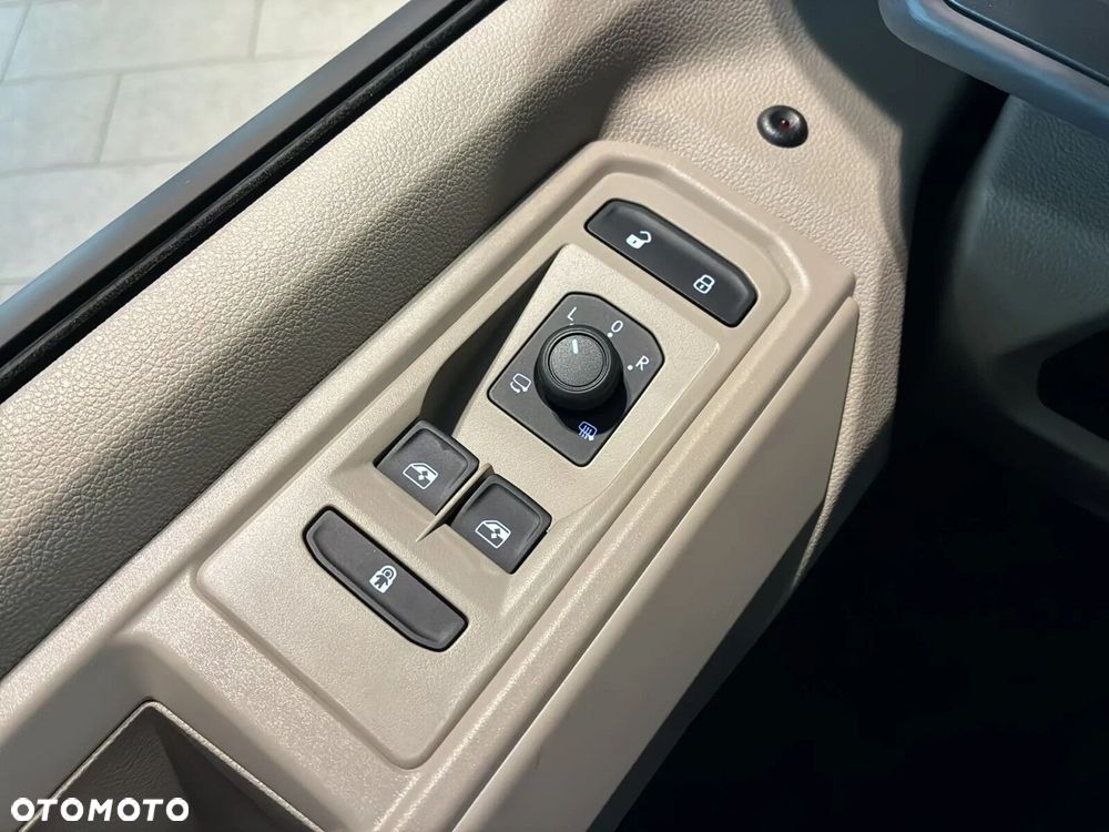 Volkswagen Multivan - 31