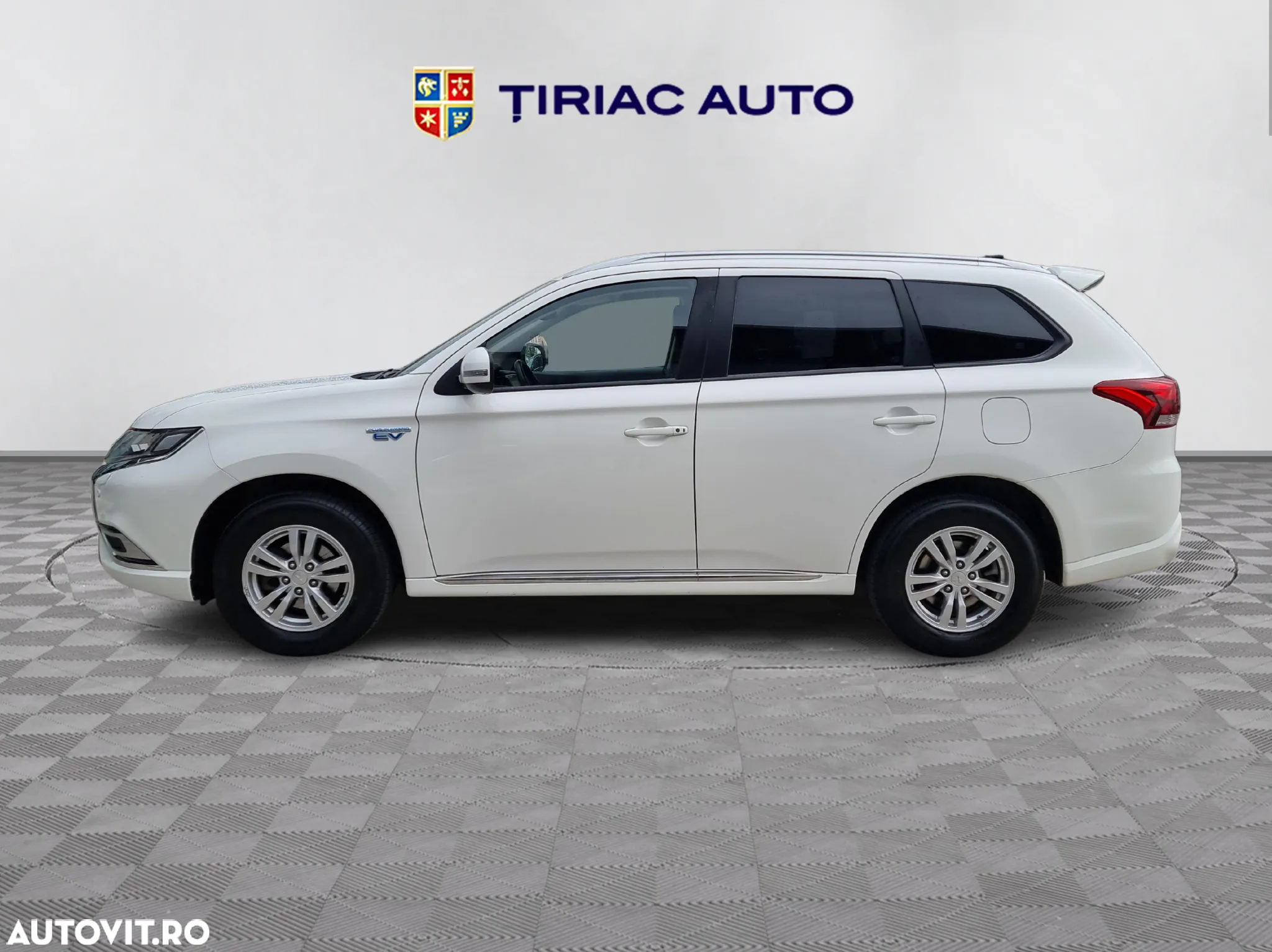 Mitsubishi Outlander 2.4 4WD Plug-In Hybrid - 3