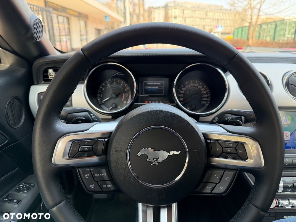 Ford Mustang - 40