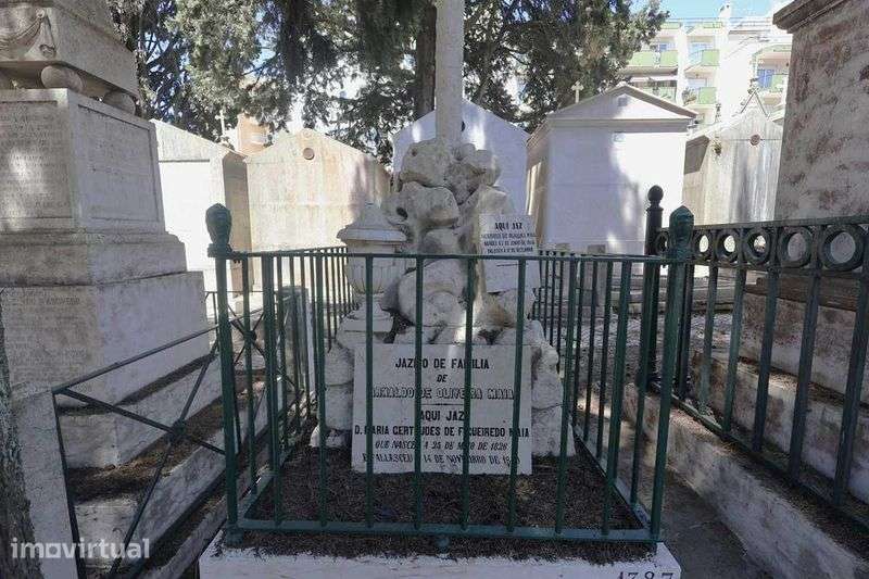 Jazigo no Cemitério dos Prazeres (Lisboa) - Grande imagem: 3/5