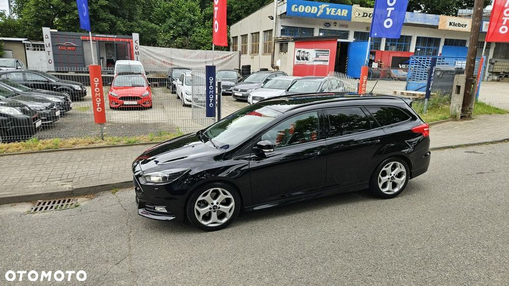 Ford Focus 2.0 EcoBoost ST mit Leder-Sport-Paket - 17