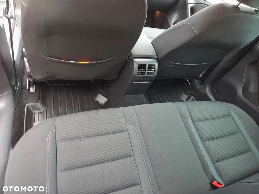 Volkswagen Golf 1.6 TDI DPF Comfortline - 16