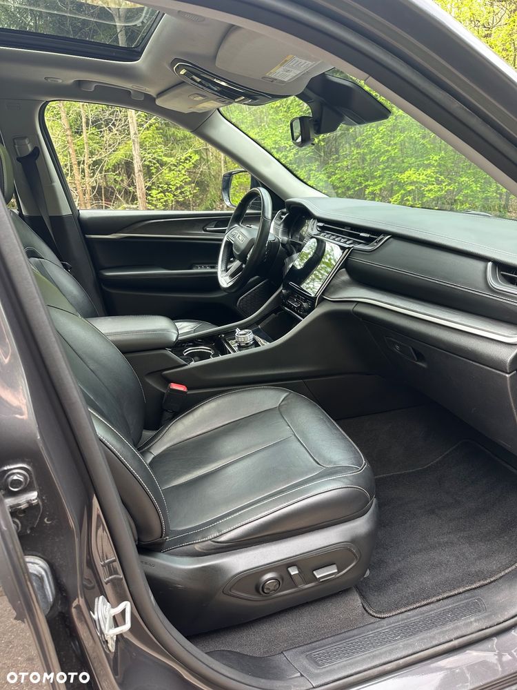 Jeep Grand Cherokee - 27