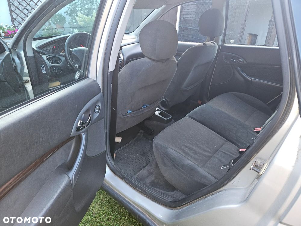Ford Focus 2.0 Ghia - 7