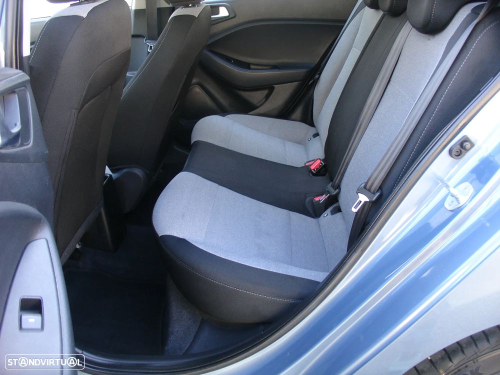 Hyundai i20 1.1 CRDi LED - 16