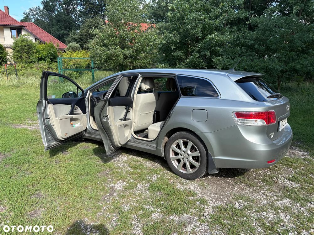 Toyota Avensis 2.0 D-4D Sol+NAVI - 9