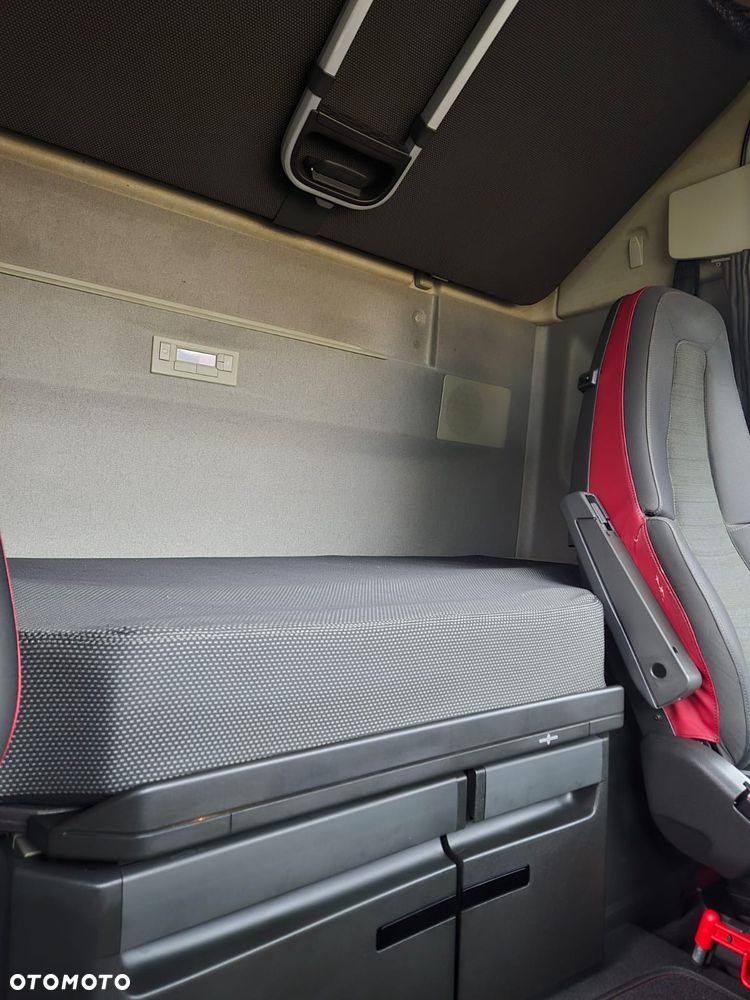 Volvo FH GLOBETROTTER - 26