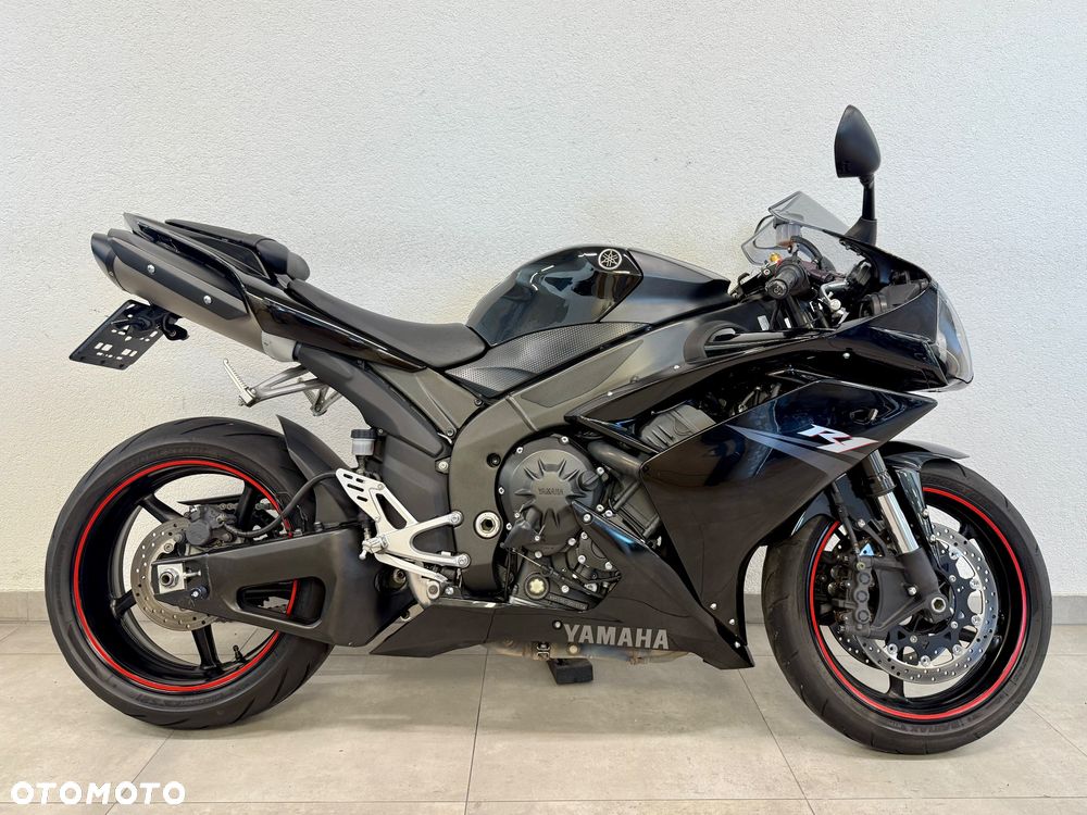 Yamaha R1 - 4