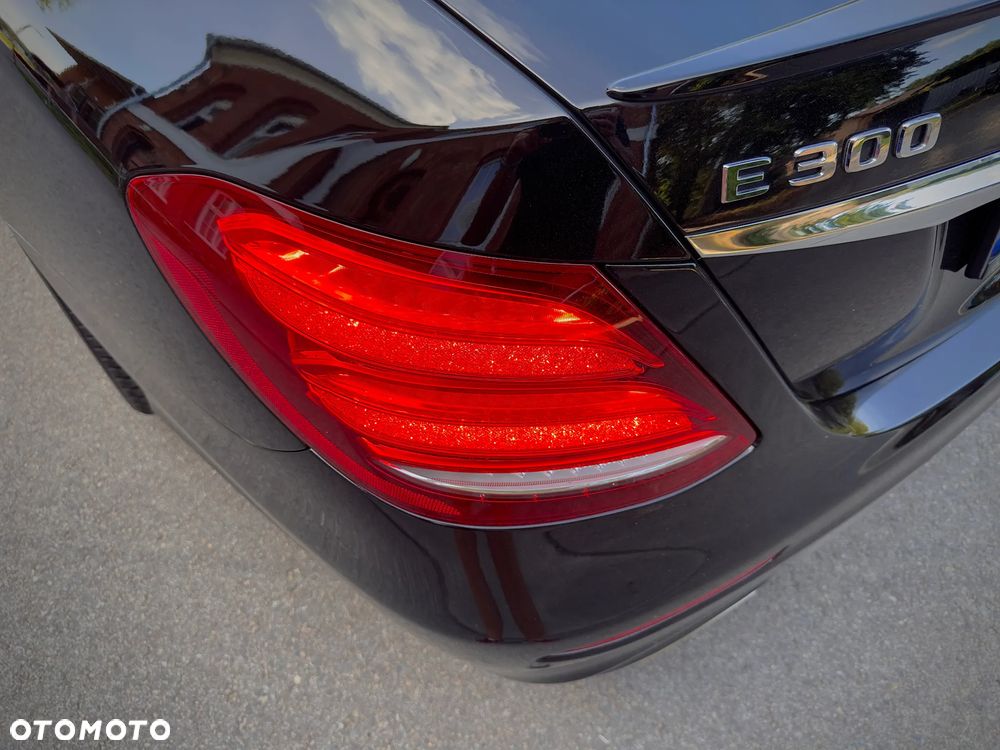 Mercedes-Benz Klasa E 300 9G-TRONIC AMG Line - 5
