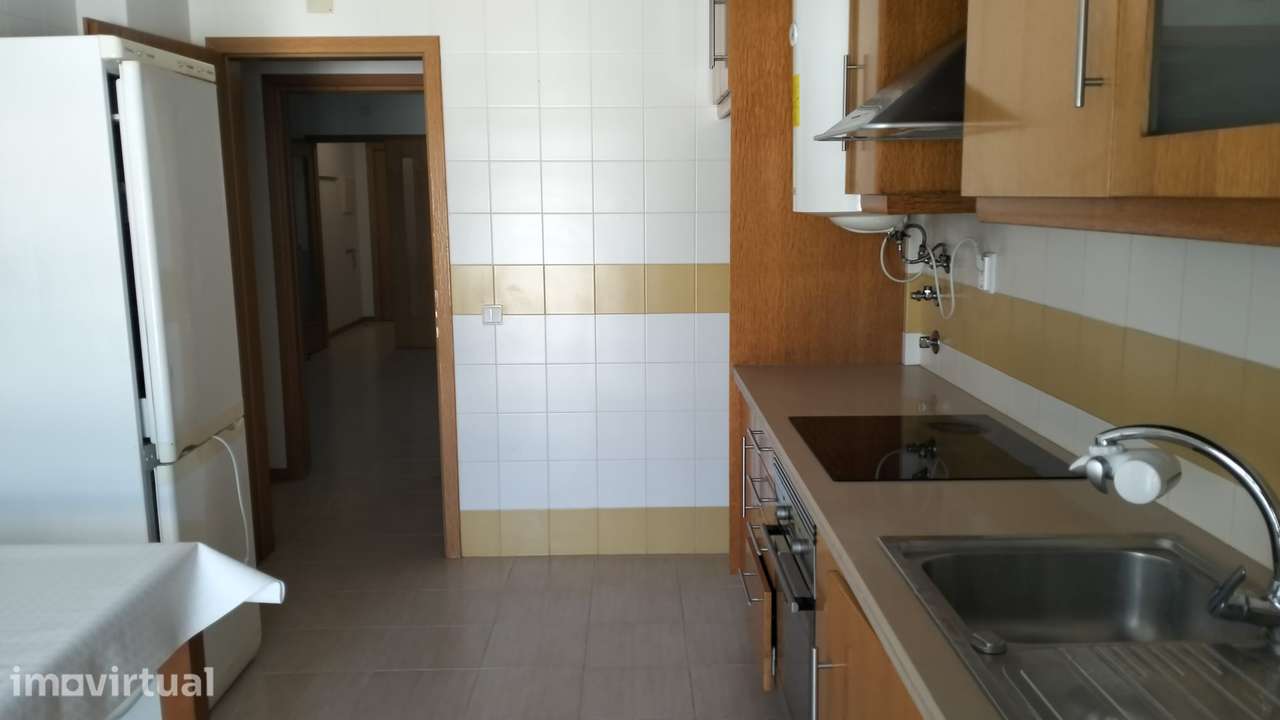 Apartamento T2, mobilado, perto do Hospital S.Bernardo - Grande imagem: 5/13