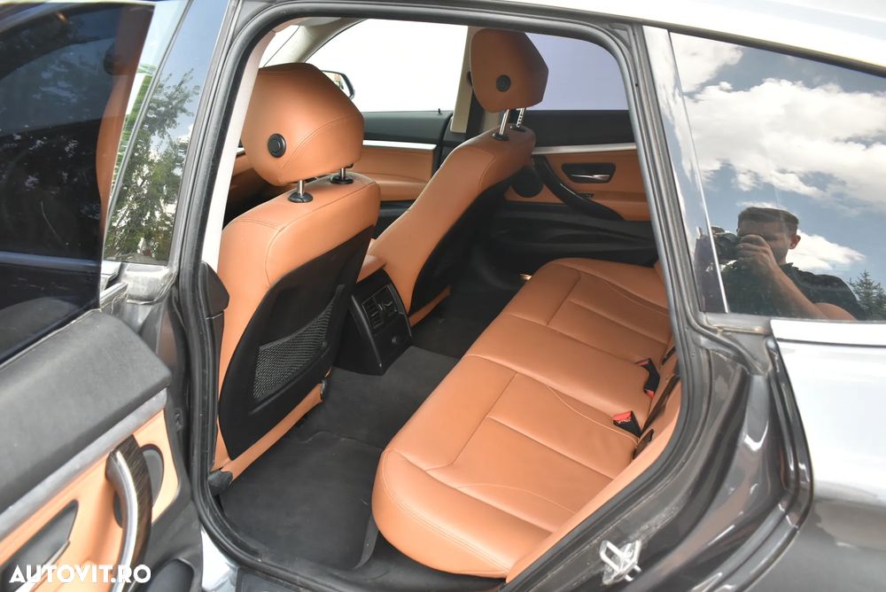 BMW Seria 3 320i xDrive AT - 22