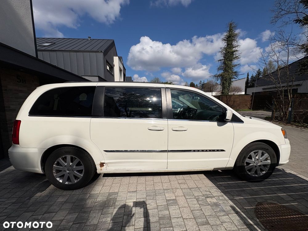 Chrysler Town & Country - 5