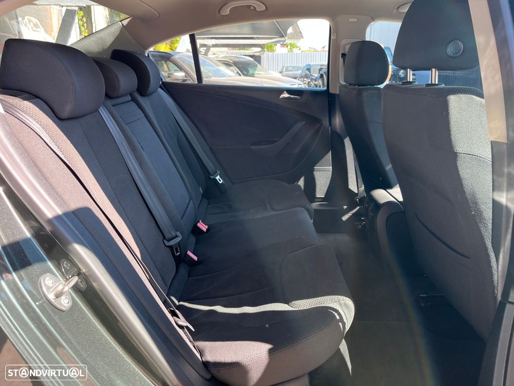 VW Passat 2.0 TDI Highline - 38