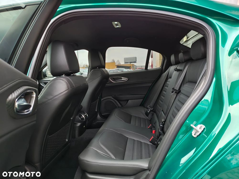 Alfa Romeo Giulia 2.9 V6 Bi-Turbo AT8 Quadrifoglio - 10