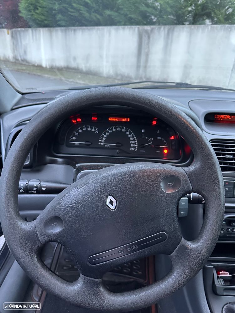 Renault Laguna 1.8 RT - 22