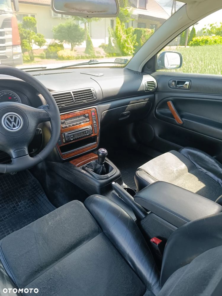 Volkswagen Passat 1.9 TDI Highline - 21
