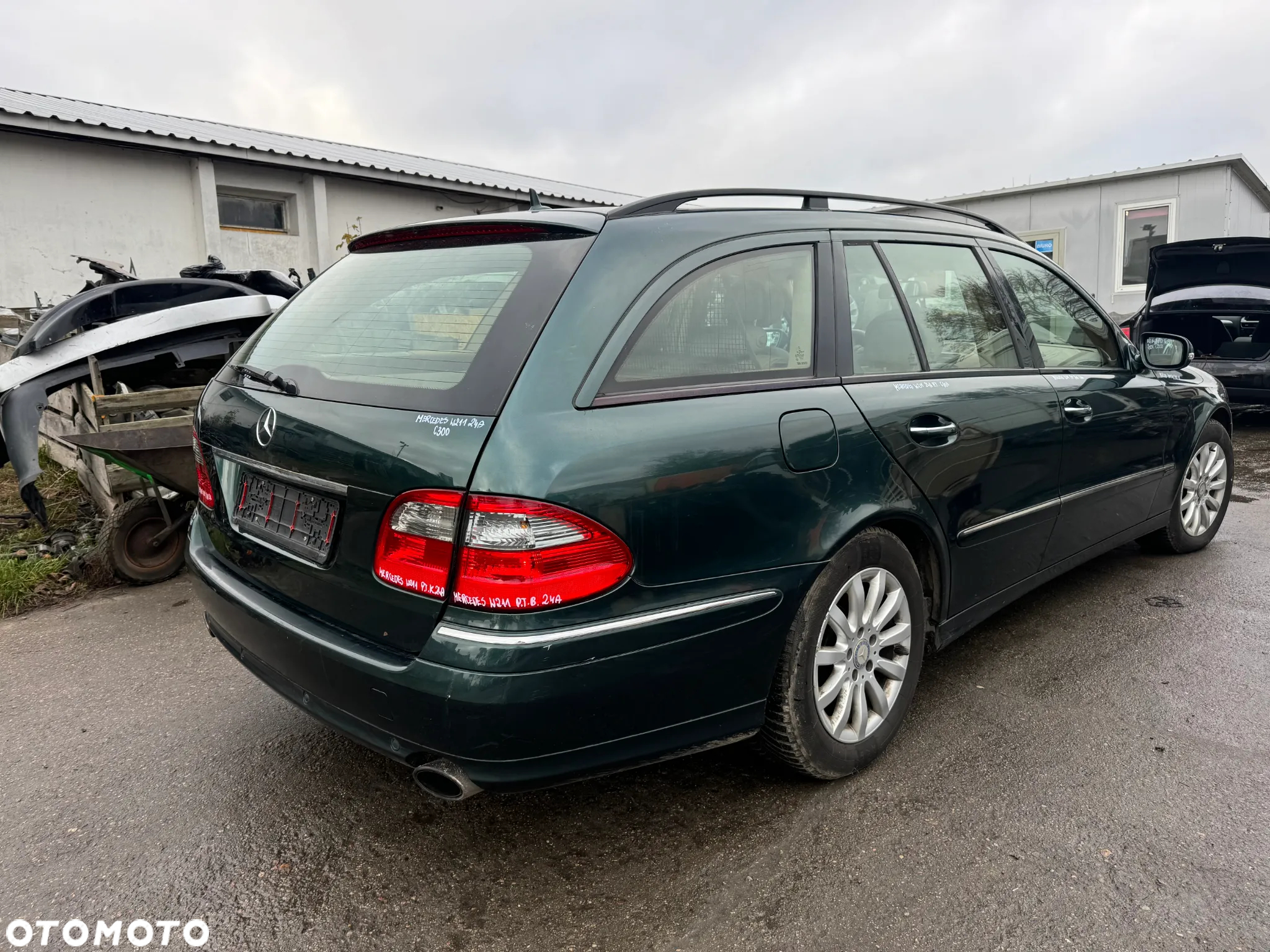 MERCEDES BENZ W211 LIFT MASKA POKRYWA SILNIKA C300 - 18