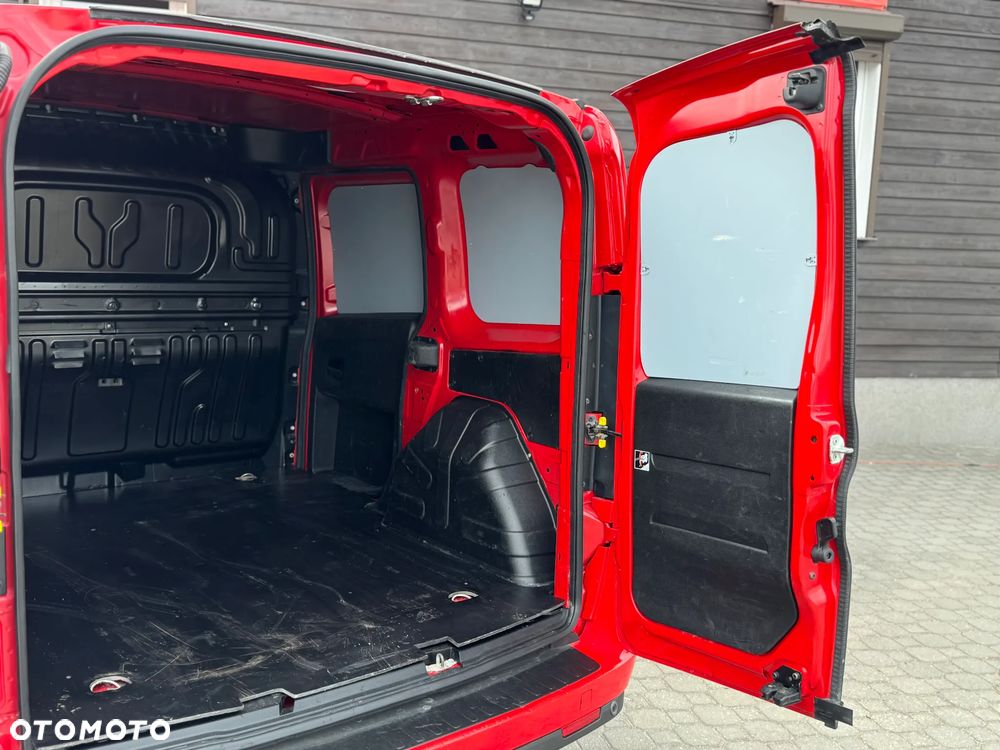 Fiat DOBLO  1,6 *  L1H1 #3 Osoby#  AUTO Z PEŁNĄ HISTORIĄ SERWISOWĄ * W 100% Nie Malowany Oryginalny Lakier * Tempomat * Faktura 23% # VAT-1 Auto Kupione w ASO Fiata * Gwarancja  * Bardzo oszczędny i dynamiczny silnik * Klimatyzacja* Tempomat * MP3 * Bluetooth * Czujniki Parkowania * - 10