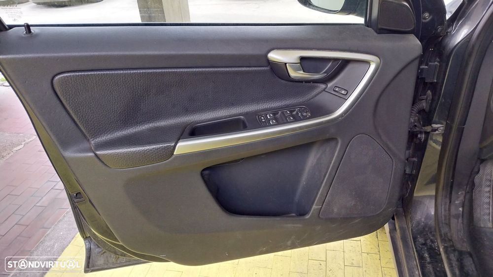 Volvo XC 60 D5 Momentum - 5