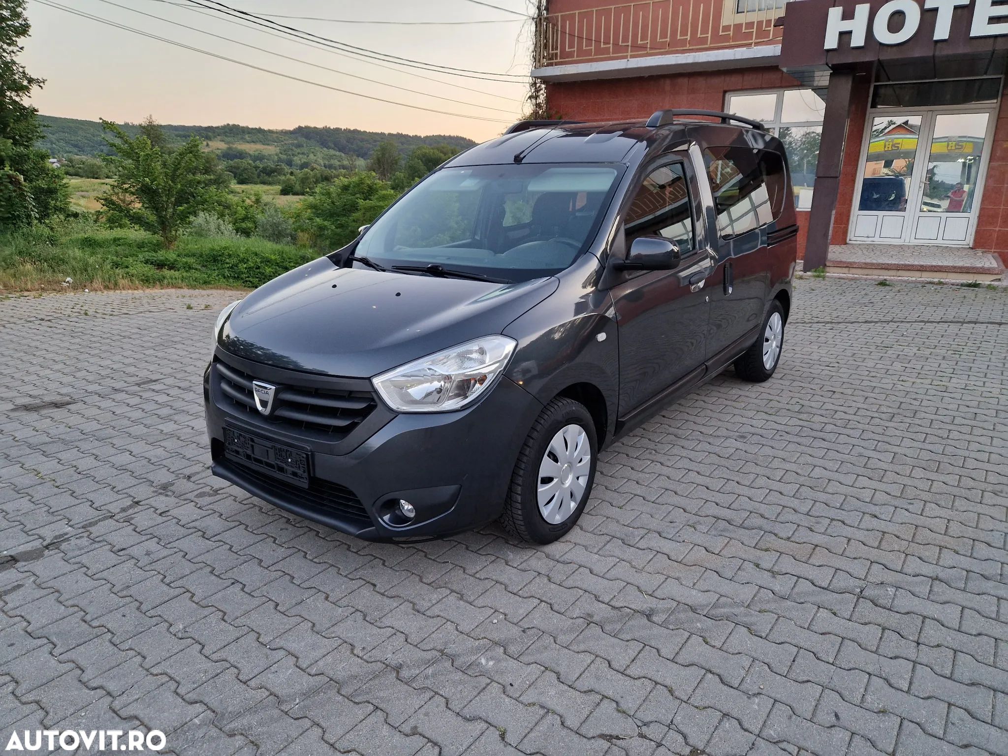 Dacia Dokker 1.5 dCi 90 CP Laureate - 1