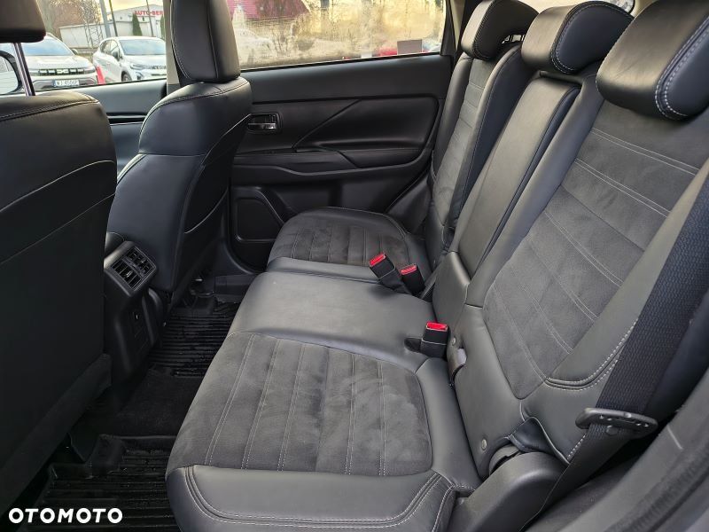Mitsubishi Outlander - 22