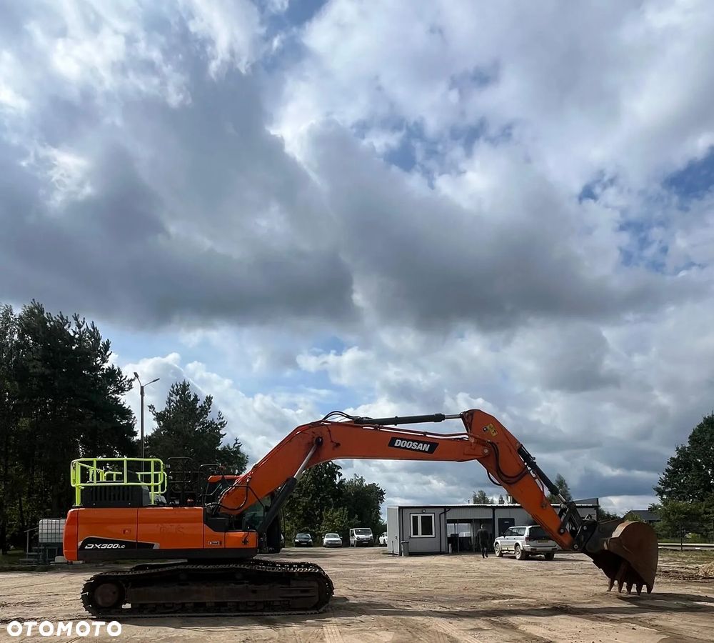Doosan DX 300  LC - 7 KOPARKA GĄSIENICOWA - 16