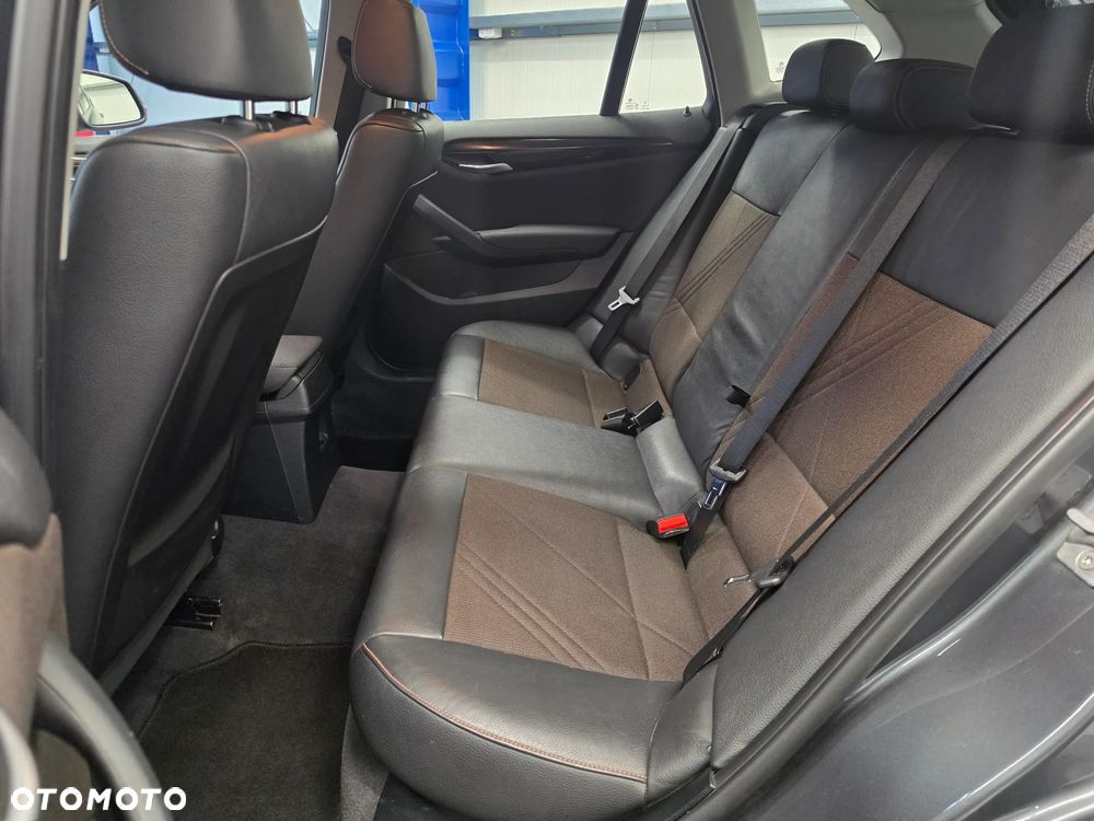 BMW X1 sDrive18d xLine - 28