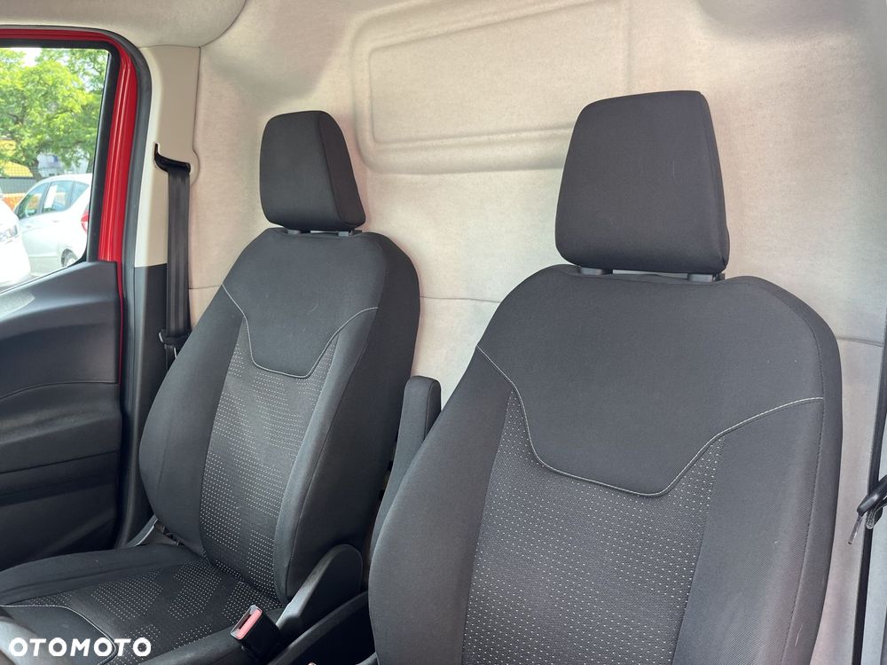 Ford Transit Courier - 11