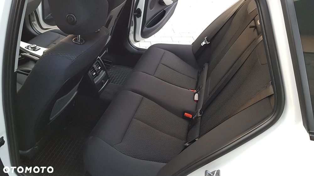 BMW Seria 3 318d Modern Line - 35