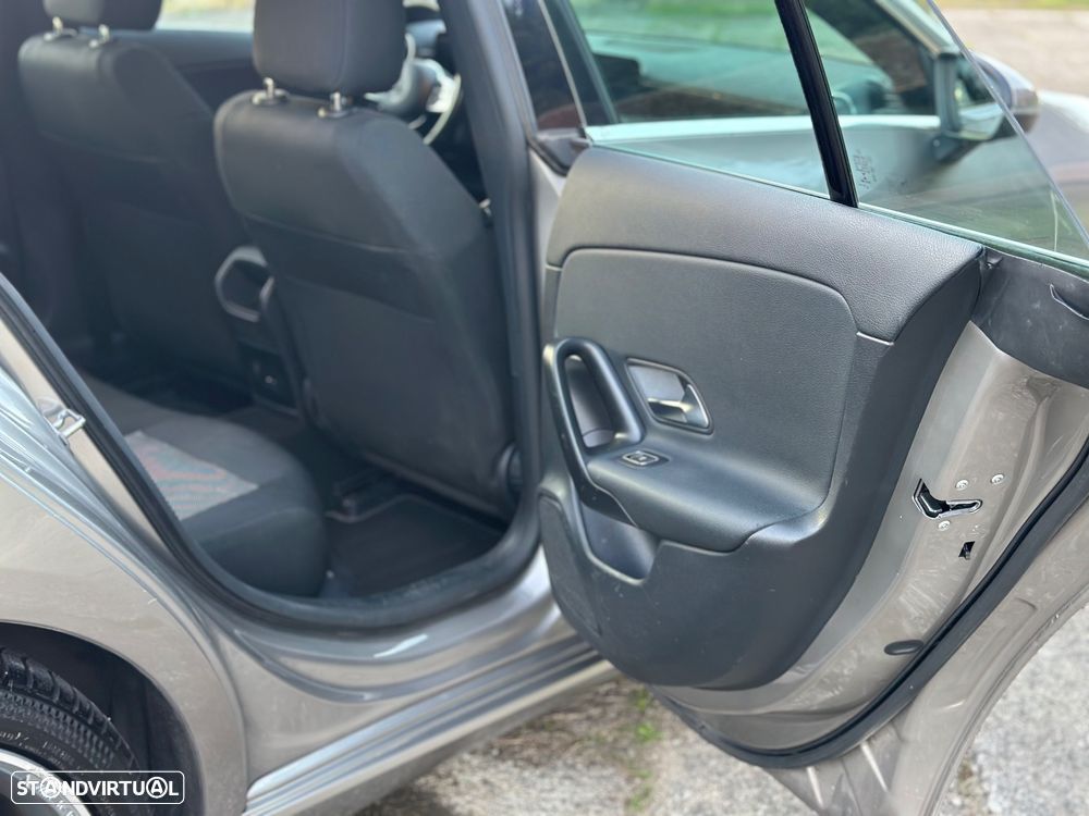 Mercedes-Benz CLA 180 d 7G-DCT Progressive - 36