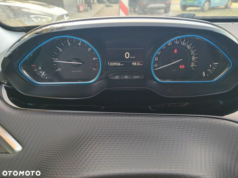 Peugeot 2008 1.2 Pure Tech Allure S&S - 27