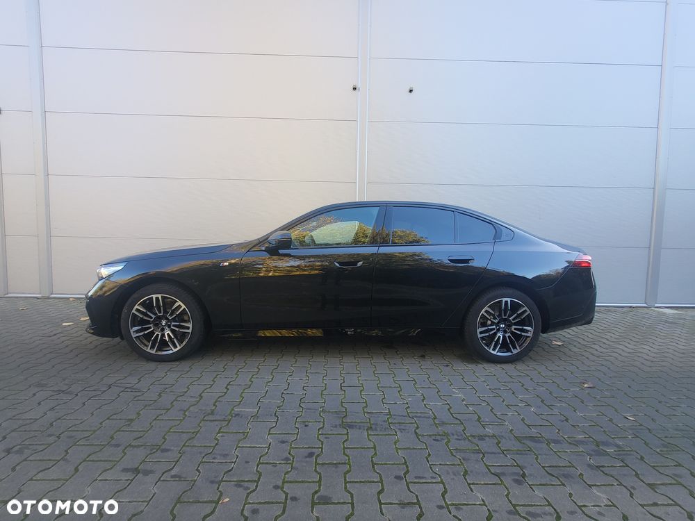 BMW Seria 5 520d xDrive mHEV M Sport - 3