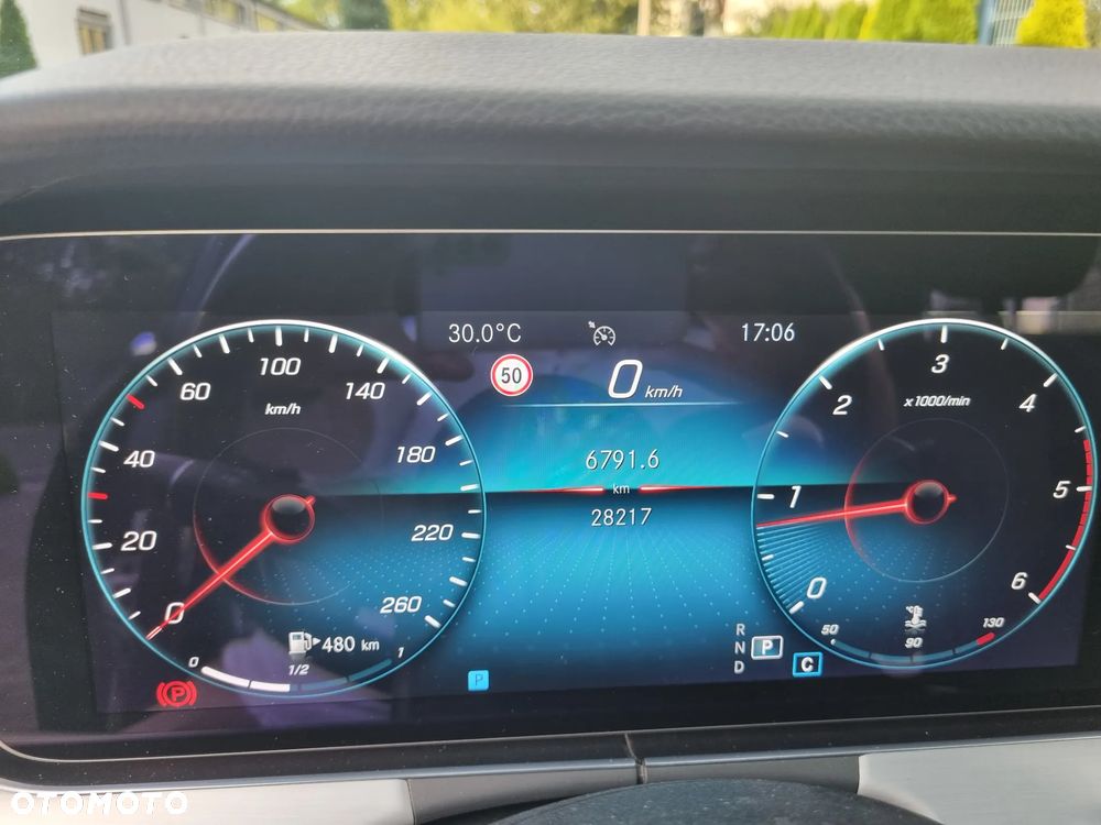Mercedes-Benz Klasa E 200 d T 9G-TRONIC Avantgarde - 18