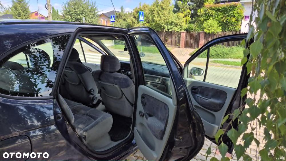 Renault Scenic 1.9 dCi Authentique - 9