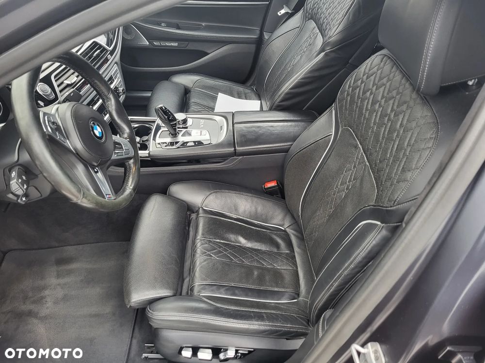 BMW Seria 7 M760Li xDrive - 17