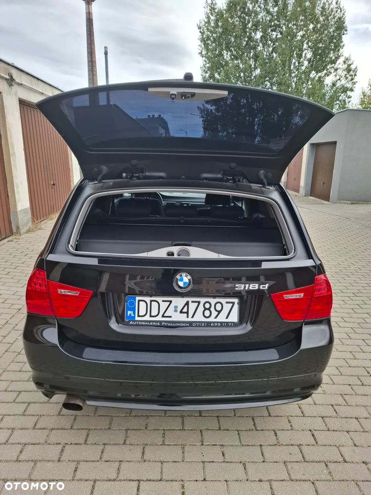BMW Seria 3 318d DPF Touring - 11