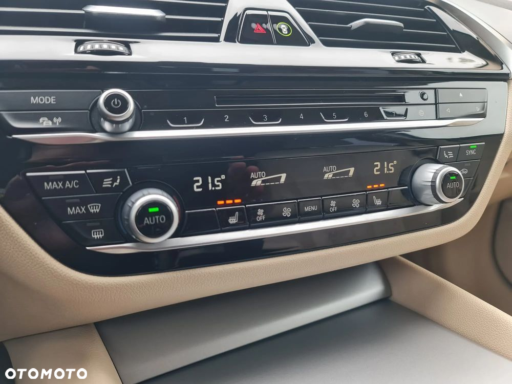 BMW Seria 5 520d xDrive Luxury Line sport - 25