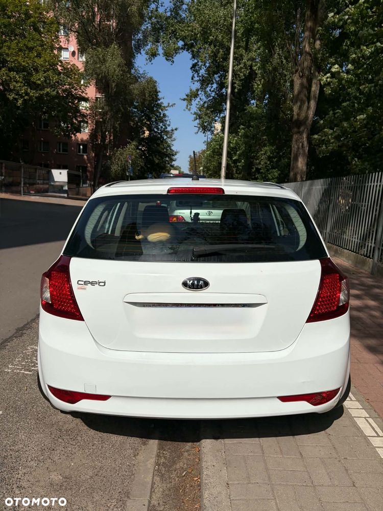 Kia Ceed - 4