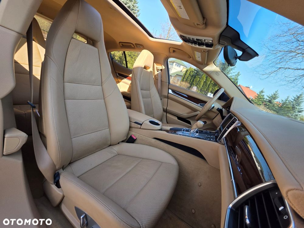 Porsche Panamera 4 PDK Platinum Edition - 24
